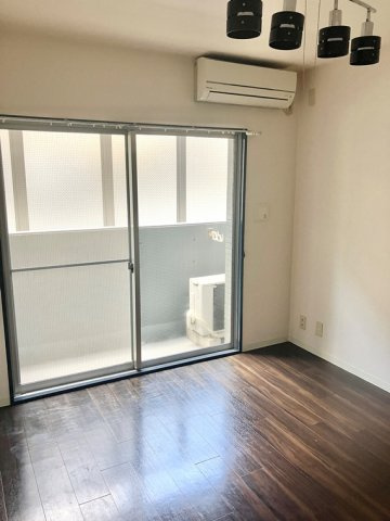ロンスター三軒茶屋の寝室|開放的な寝室です