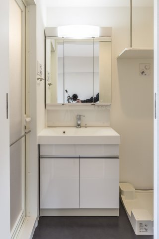 プラウドフラット東中野の独立洗面台|独立洗面台あり、毎朝おしゃれに忙しい女性の方におすすめです