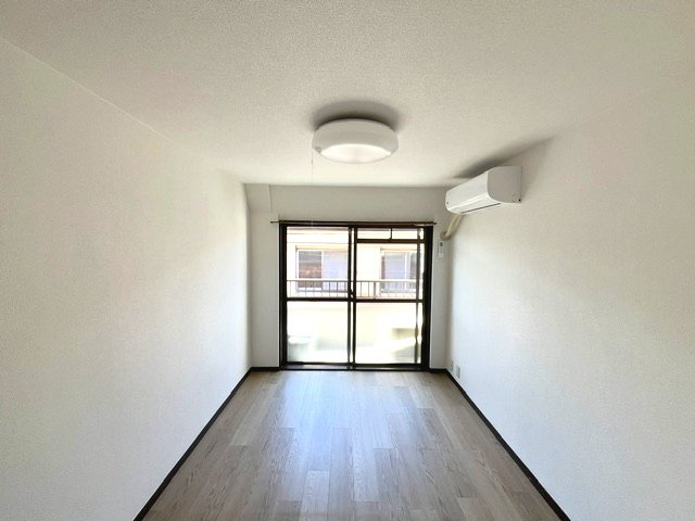 杉並区高円寺南５丁目の賃貸マンションの居間・リビング|こちらの居間で趣味の時間をお楽しみください