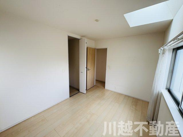 陽当たりの良い通り沿い　前面道路が広く車の出し入れ楽々の洋室|※8月中にリフォーム・清掃を行います※