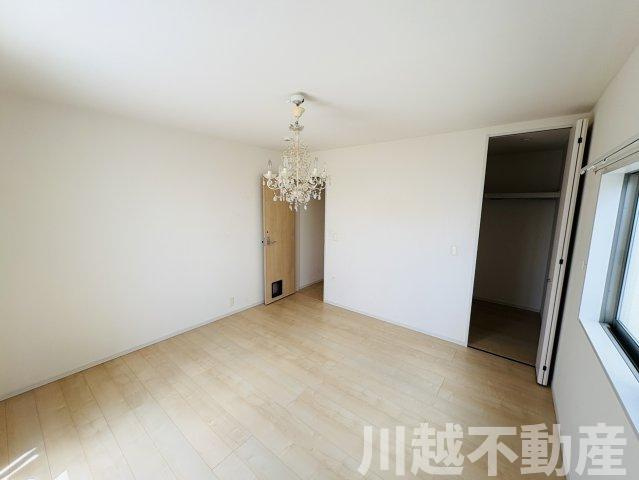 陽当たりの良い通り沿い　前面道路が広く車の出し入れ楽々の洋室|※8月中にリフォーム・清掃を行います※
