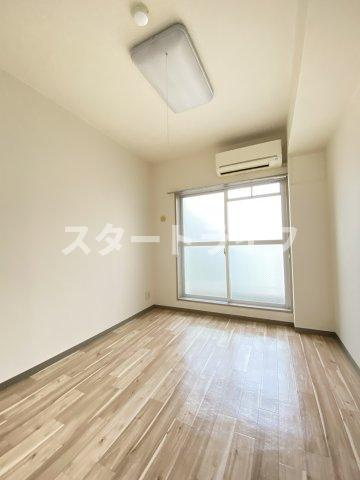 大阪市東淀川区豊新５丁目の賃貸マンションの居間・リビング