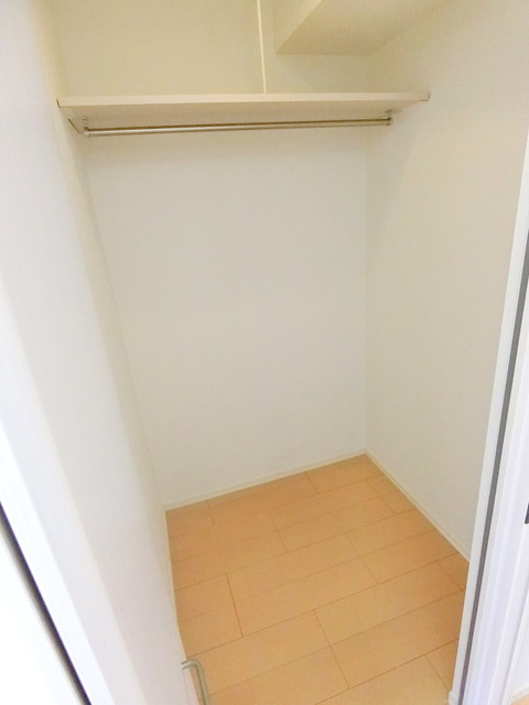 紅葉丘パークサイドヴィラⅠの収納|★広々ウォークインクローゼットです★
