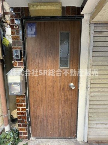 横小路町4丁目中古戸建の玄関|弊社は中古戸建のご紹介、その後のリフォームのご提案、
賃貸物件のご紹介、すべてご対応可能です。
お客様にあったプランをご提案致します。
まずはお問合せ下さいませ。
