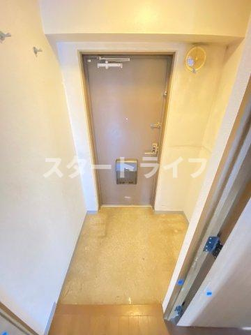大阪市淀川区西三国２丁目の賃貸マンションの玄関