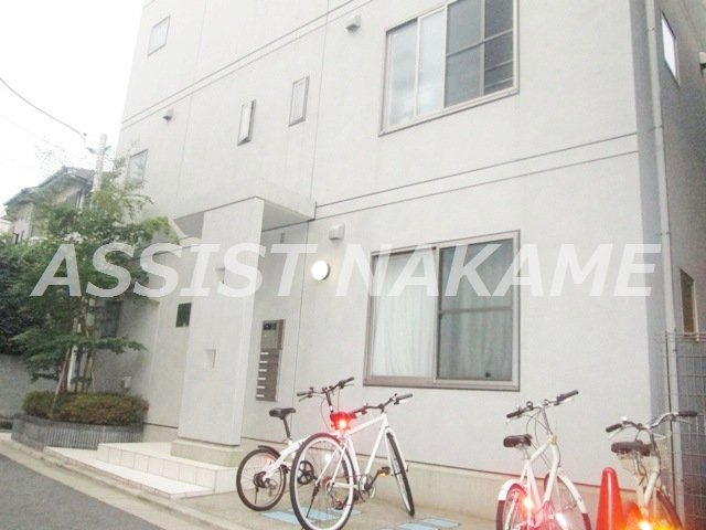 ＦＬＡＸ鷹番のエントランス