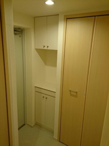 【玄関】 | サンリット　Ⅱ | 収納もある玄関です