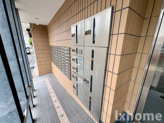 ナンノ第12号館のロビー