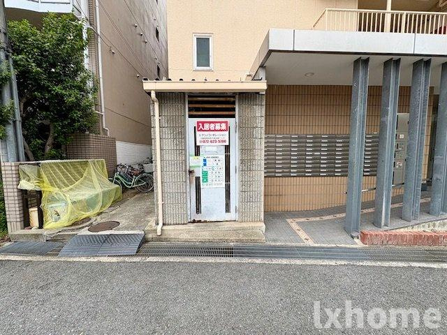 ナンノ第12号館のエントランス|ゆとりのあるエントランスです