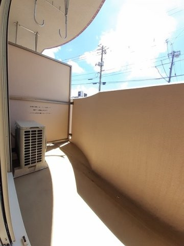 【バルコニー】 | アヴィオン　Ａ | 外からの目が気にならないバルコニーで洗濯物が干せます