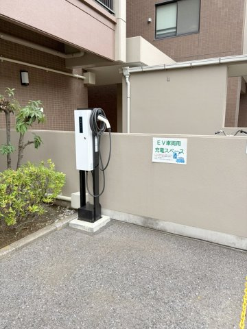 コスモステージ大久保パークプラザのその他共用部分|共用部/電気自動車の充電もできます