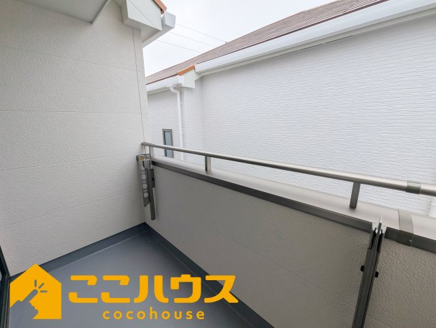 宜野湾市嘉数2丁目　新築戸建て　全8棟　C号棟のバルコニー|急な雨でも安心のインナーバルコニー
