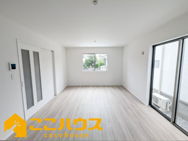 宜野湾市嘉数2丁目　新築戸建て　全8棟　C号棟の居間・リビング|LDK15帖
