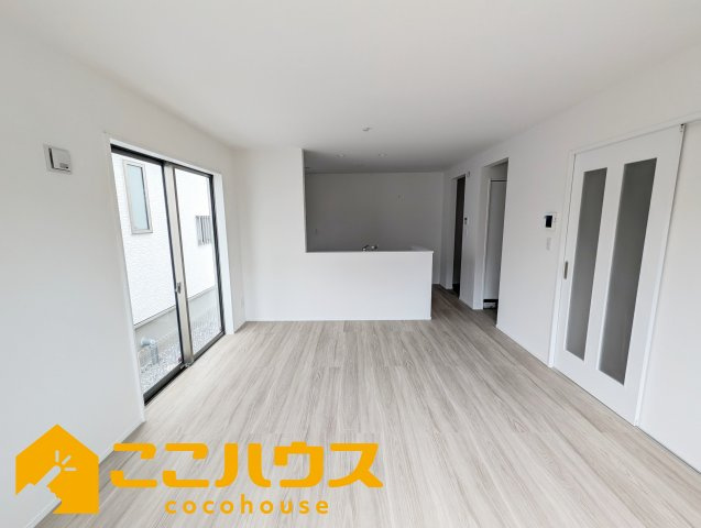 宜野湾市嘉数2丁目　新築戸建て　全8棟　C号棟の居間・リビング|LDK15帖
