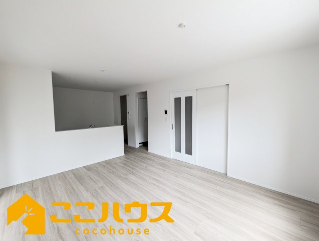 宜野湾市嘉数2丁目　新築戸建て　全8棟　C号棟の居間・リビング|LDK15帖
