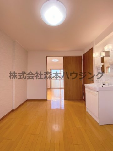 【居間・リビング】 | 　グランドハイツ2番館 | ゆったり過ごせる居間です