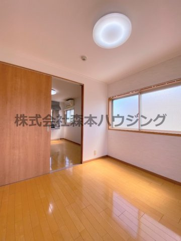 【洋室】 | 　グランドハイツ2番館 | リビングスペース代わりに使えそうな洋室です