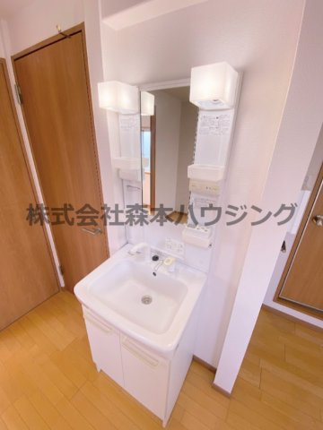 【独立洗面台】 | 　グランドハイツ2番館 | 独立洗面台、小物を置くことができて便利です