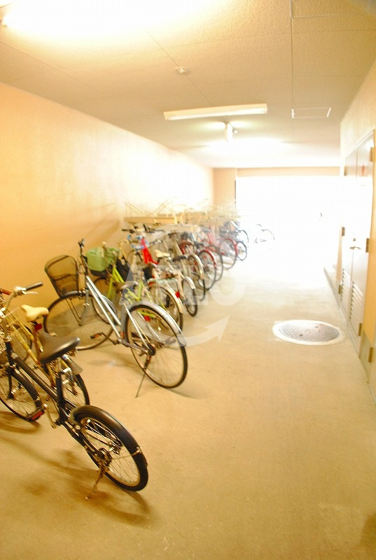 アスリート御堂筋本町の駐車場|アスリート御堂筋本町　駐輪場