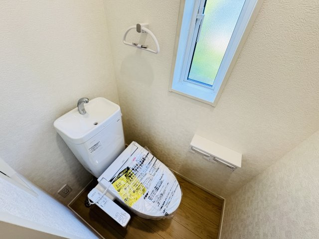 我孫子市寿２丁目新築戸建【我孫子第一小学校：6分】のトイレ|温水洗浄暖房便座つきトイレ
