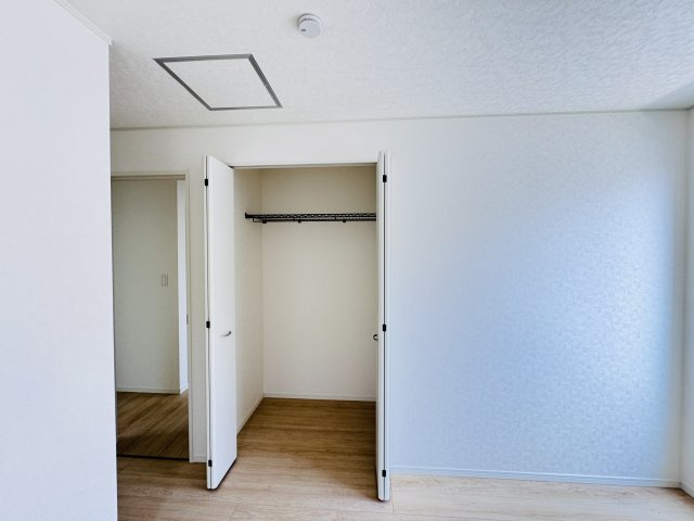 我孫子市寿２丁目新築戸建【我孫子第一小学校：6分】の収納|5.7帖洋室収納