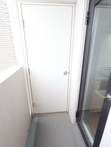 サンシティ大正町のバルコニー|東側バルコニー　トランクルーム