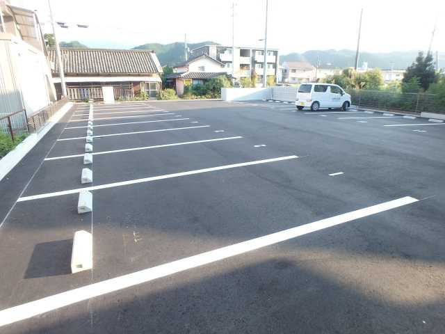 ヒメルの駐車場
