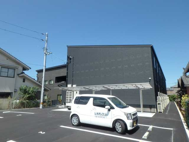 ヒメルの駐車場