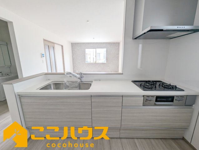 宜野湾市嘉数2丁目　新築戸建て　全8棟　E号棟のキッチン|家事のしやすいシステムキッチン
