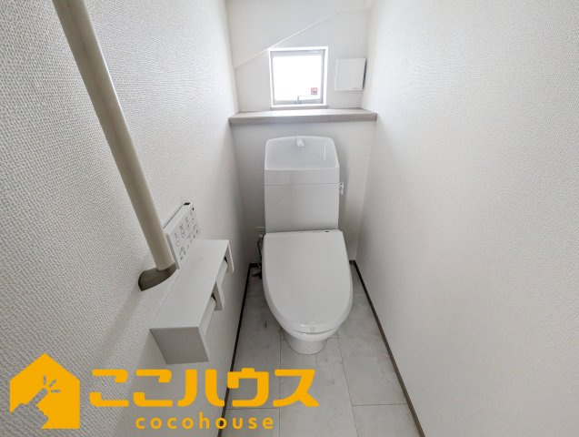 宜野湾市嘉数2丁目　新築戸建て　全8棟　E号棟のトイレ|高機能トイレ
