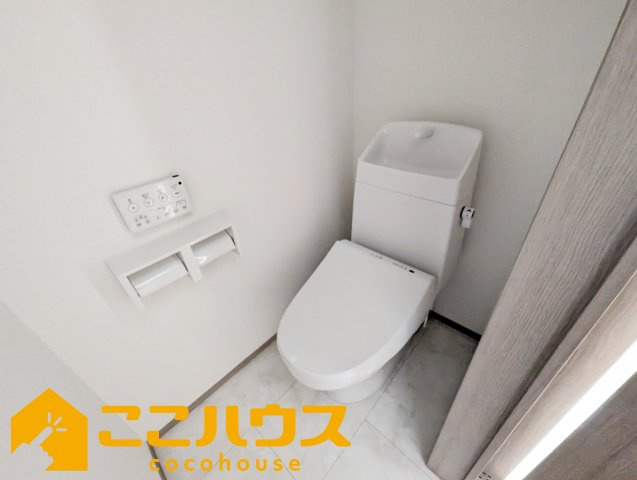 宜野湾市嘉数2丁目　新築戸建て　全8棟　E号棟のトイレ|2階トイレ
