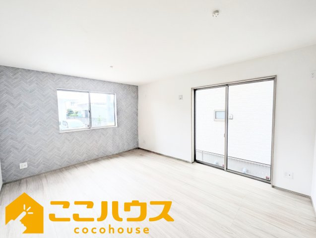 宜野湾市嘉数2丁目　新築戸建て　全8棟　E号棟の居間・リビング|LDK15帖
