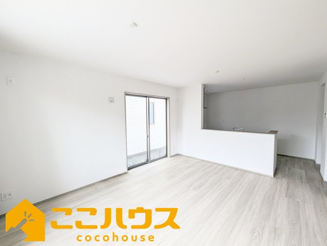宜野湾市嘉数2丁目　新築戸建て　全8棟　E号棟の内装|LDK15帖
