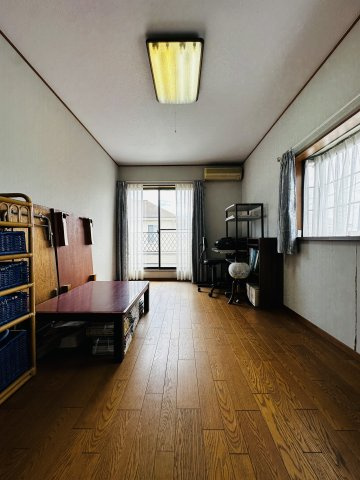 小田原市田島　緑豊かな大型戸建の洋室