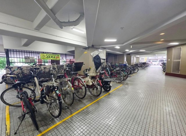 エバーグリーン淀川４号館の駐輪場