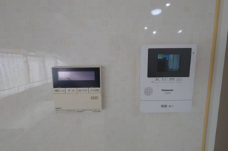 【防犯設備】 | 三保中古戸建 | モニター付きインターホンで来客も安心
