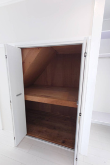【収納】 | 三保中古戸建 | 階段下も有効に収納できます
