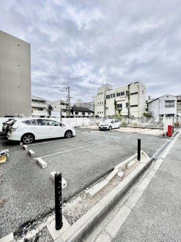 フロレアール都島の駐車場