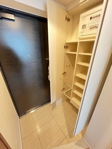 【玄関】 | ドゥーエ菊川