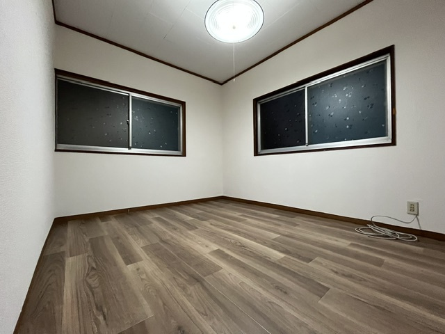 和泉市伏屋貸家の洋室