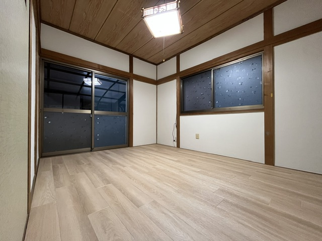 和泉市伏屋貸家の洋室