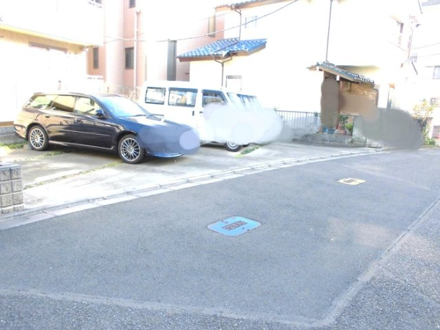 エリタージュⅡの駐車場