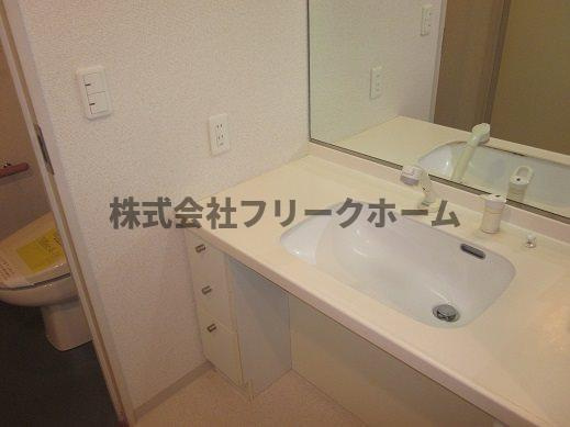三鷹市上連雀９丁目の賃貸マンションの洗面所