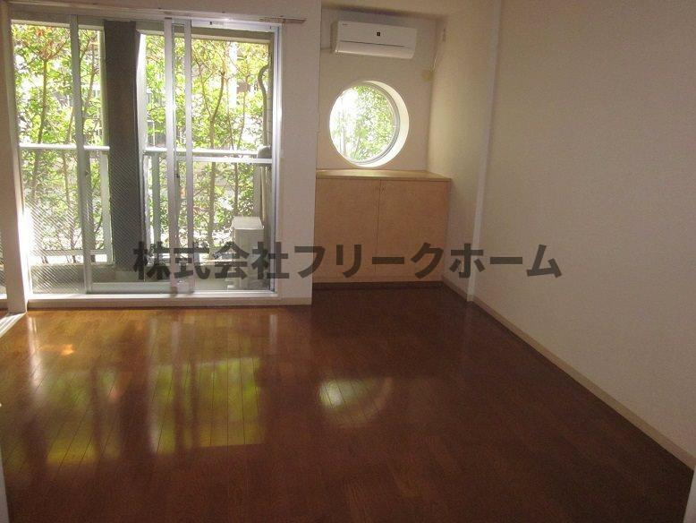 三鷹市上連雀９丁目の賃貸マンションの居間・リビング