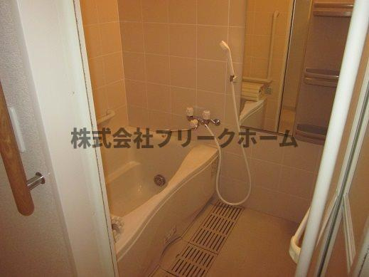 三鷹市上連雀９丁目の賃貸マンションの浴室
