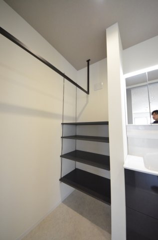 江波西1丁目の収納|洗面台横にも収納スペースがあります