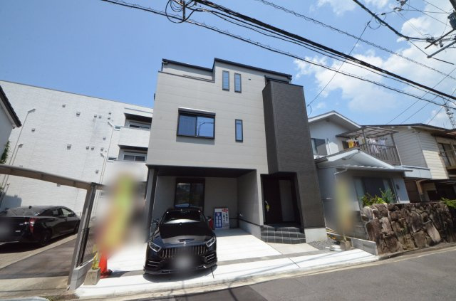江波西1丁目の外観|敷地22坪
車種により駐車2台可能です