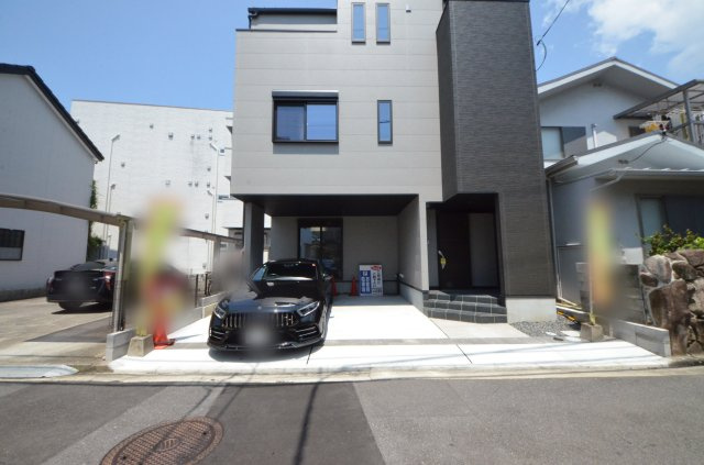江波西1丁目の駐車場|江波電停徒歩4分の平地です
車種により駐車二台可能です