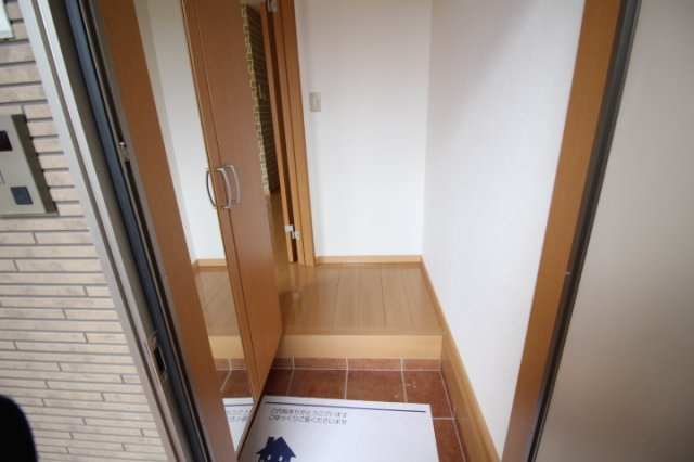 メゾネット坂井の玄関
