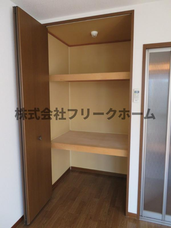 小金井市東町１丁目のアパートの収納